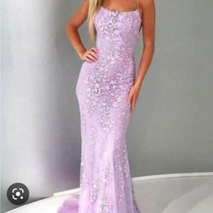 NEW Sherri Hill LILAC SIZE 10 Corsett Mermaid Style amazing fit prom dress.